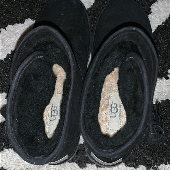 Black barely worn Ugg boots - Picture 3 of 3